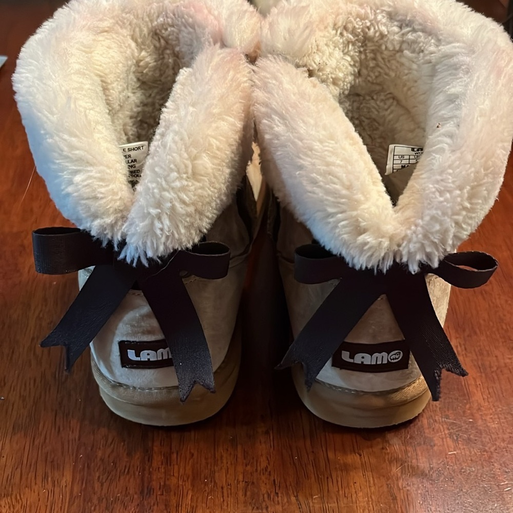 LAMO Beige and Chocolate Shearling Boots Adele Short Size 7